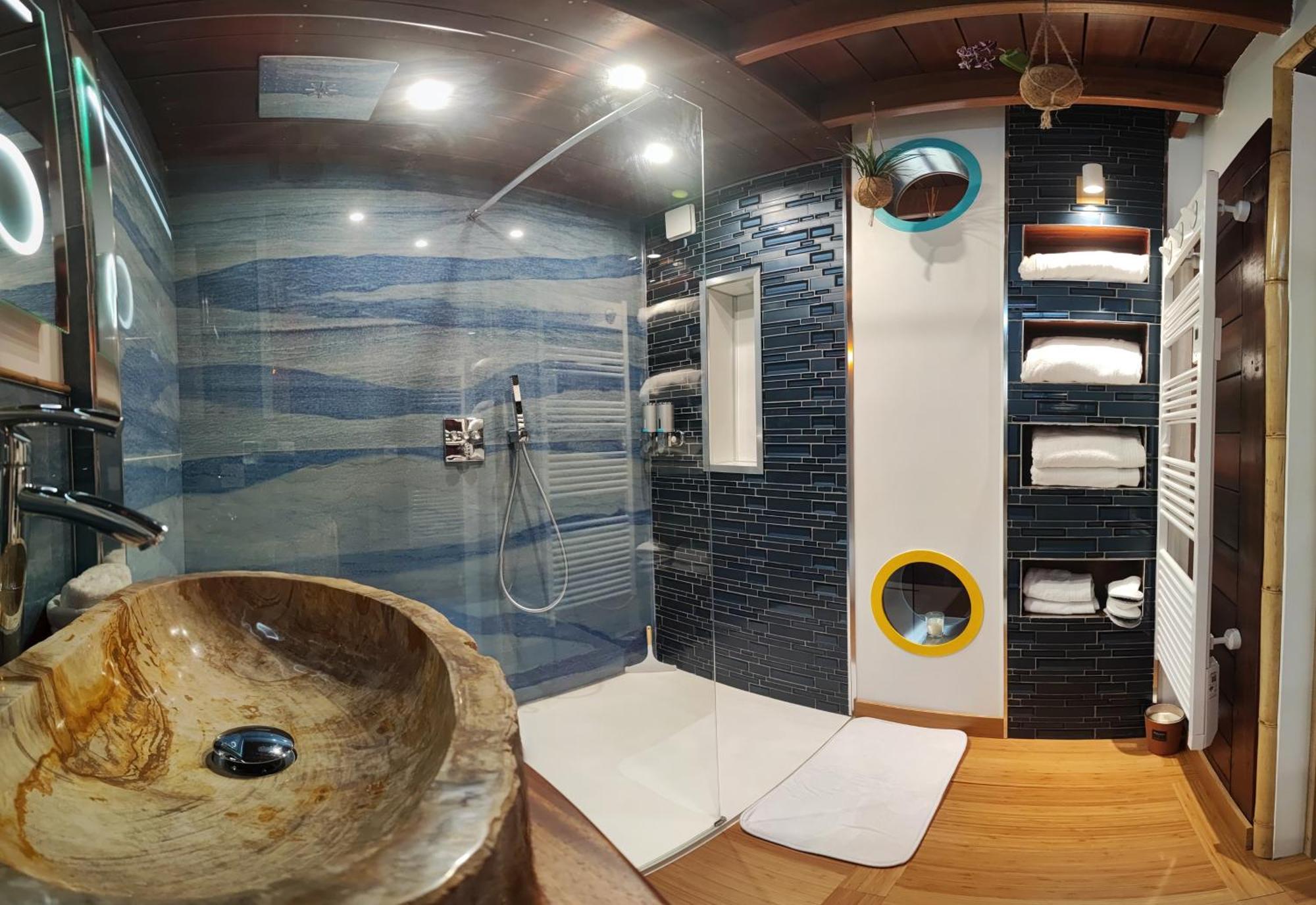 La Kaz Rhumantique Sauna And Privatif * La Riviere-Saint-Sauveur